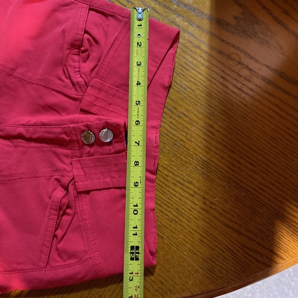 Red capris - Picture 10 of 12